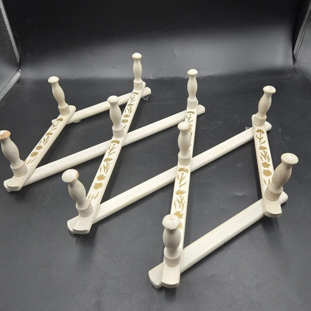 Vtg Hanging Expandable Wooden Accordion Peg Rack Mug Holder Coat Rack White Gold